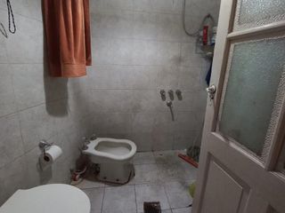 Terreno en limite entre Parque Chacabuco y Boedo, 661 m2 vendibles y 2 cocheras