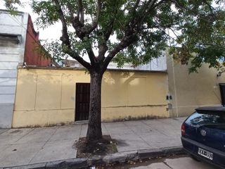 Terreno en limite entre Parque Chacabuco y Boedo, 661 m2 vendibles y 2 cocheras