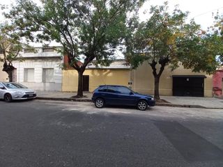 Terreno en limite entre Parque Chacabuco y Boedo, 661 m2 vendibles y 2 cocheras