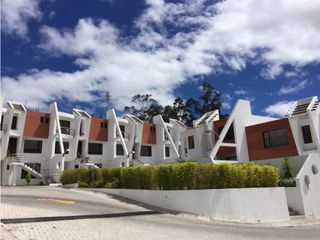 Casa en renta en el sector de San Juan Alto de Cumbayá.