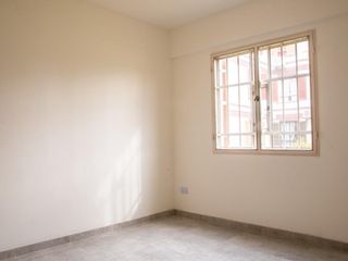 Departamento en venta - 2 Dormitorios 1 Baño - 45Mts2 - Ezpeleta, Quilmes