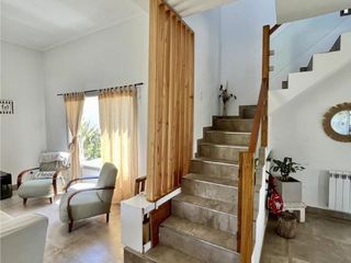 Casa en Venta con 3 dormitorios, patio con galería y pileta - Country El Bosque, Campana