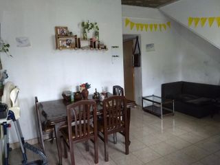 Foto 16 de Venta en block de dos locales y cuatro departamentos González catán