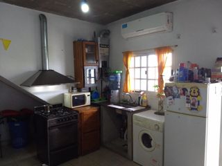 Foto 17 de Venta en block de dos locales y cuatro departamentos González catán