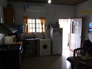 Foto 15 de Venta en block de dos locales y cuatro departamentos González catán