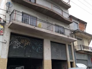 Foto 3 de Venta en block de dos locales y cuatro departamentos González catán