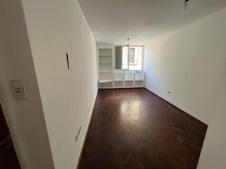 Alquiler departamento 2 dormitorios con cochera Sarmiento 1300