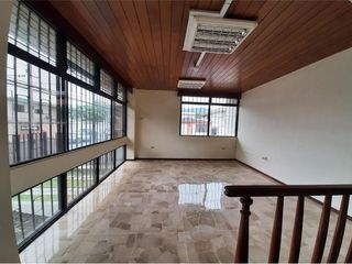 SE VENDE CASA COMERCIAL ESQUINERA DE 6 NIVELES