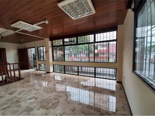 SE VENDE CASA COMERCIAL ESQUINERA DE 6 NIVELES