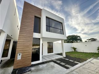 Foto 2 de CASAS MODERNA A ESTRENAR EN VENTA EN URB PORTÓN DEL SOL - MANTA