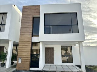 Foto 4 de CASAS MODERNA A ESTRENAR EN VENTA EN URB PORTÓN DEL SOL - MANTA