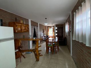 Casa en alquiler temporario de 2 dormitorios c/ cochera en Villa del Lago