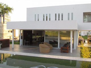 Foto 1 de Espectacular Propiedad en Barrio Privado en Alquiler Temporada 2020