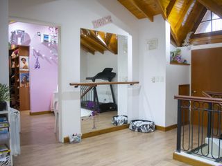 Casa de 5 ambientes con cochera y playroom en venta en Olivos