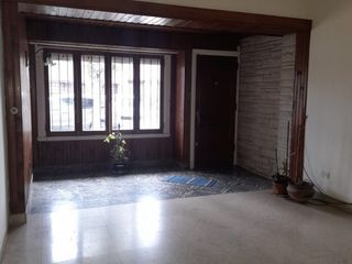 Foto 1 de Don Bosco al 200. Solido chalet 3 amb con dependencia, garage y patio con quincho