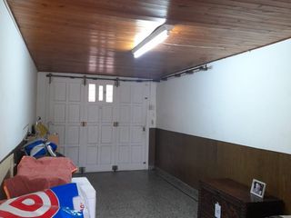 Foto 17 de Don Bosco al 200. Solido chalet 3 amb con dependencia, garage y patio con quincho