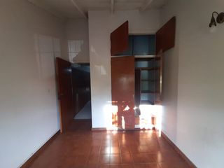 Foto 24 de Don Bosco al 200. Solido chalet 3 amb con dependencia, garage y patio con quincho