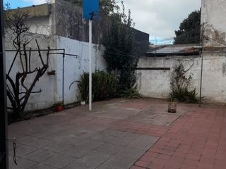 Foto 14 de Don Bosco al 200. Solido chalet 3 amb con dependencia, garage y patio con quincho