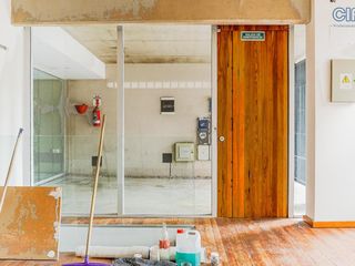 BAJÓ DE PRECIO!! Departamento en PB de 2 ambientes y 1/2 con patio. POSIBLE LOCAL