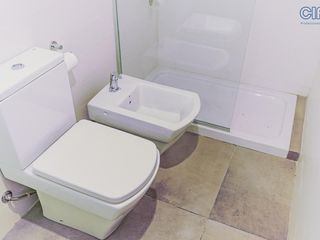 BAJÓ DE PRECIO!! Departamento en PB de 2 ambientes y 1/2 con patio. POSIBLE LOCAL