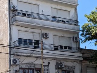 VENTA DPTO. 3 AMB. CON BALCON EXCELENTE ESTADO