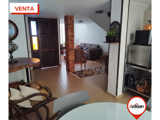 Foto 2 de CASA AMPLIA DE 3 PISOS  EN CONDOMINIO CERRADO