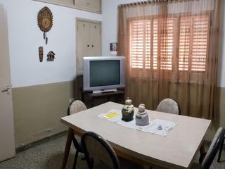 Foto 4 de Casa 2 dormitorios Sixto Laspiur y Bravard RETASADA