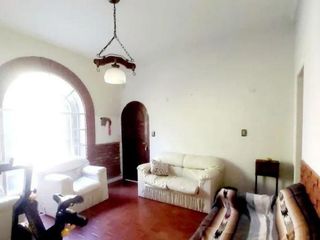 Casa en venta - 5 dormitorios 3 baños - Cochera - 1278mts2 - City Bell, La Plata