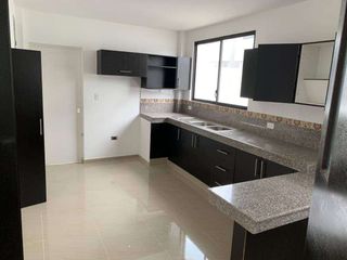 Foto 2 de Casa en alquiler Urbanizacion Napoli, Via Salitre cerca del Centro Comercial El Dorado