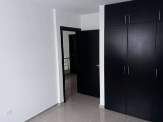 Foto 3 de Casa en alquiler Urbanizacion Napoli, Via Salitre cerca del Centro Comercial El Dorado