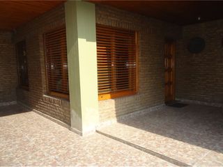 CASAS EN VENTA EN LA PLATA DE CUATRO DORMITORIOS