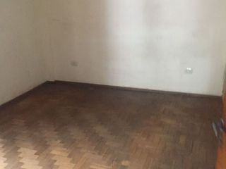 Departamento en venta de 2 dormitorios c/ cochera en La Tablada