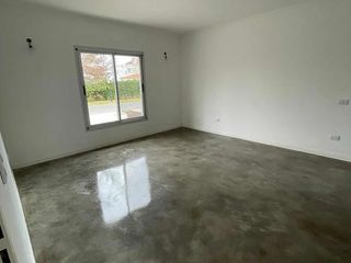Foto 2 de Venta Casa 5 ambientes,  San Isidro Labrador.
