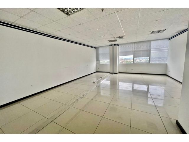 Samborondon Xima oficina de 270 m2 en alquiler 