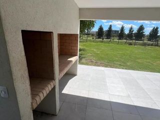 Alquiler Temporal Casa 4 Ambientes a Estrenar en San Sebastian Zelaya Pilar