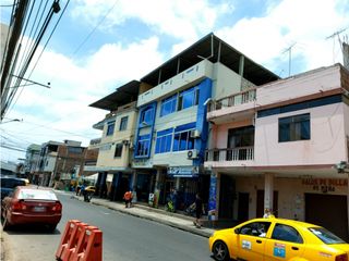 Avenida 24 de Mayo,Centro de Manta Vendo edificio con locales
