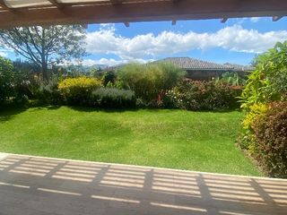 Foto 1 de Venta Pakakuna Gardens en Checa villa amplia