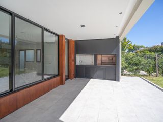Casa en venta 6 ambientes en La Horqueta