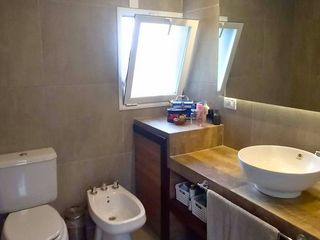 Foto 18 de 2025 - EN ALQUILER - PINAMAR - OSTENDE - MODERNA CASA 3 DORM 3 BAÃOS Y QUINCHO