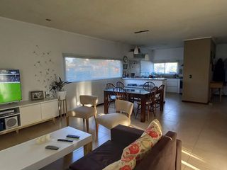 Foto 8 de 2025 - EN ALQUILER - PINAMAR - OSTENDE - MODERNA CASA 3 DORM 3 BAÃOS Y QUINCHO