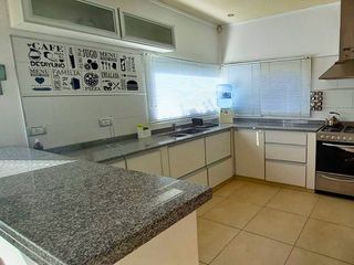 Foto 12 de 2025 - EN ALQUILER - PINAMAR - OSTENDE - MODERNA CASA 3 DORM 3 BAÃOS Y QUINCHO