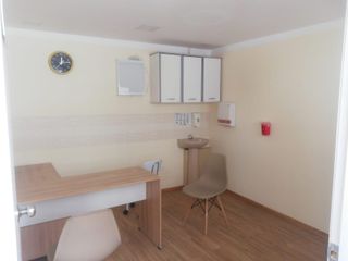 Sangolqui, Oficina, 80 m2, 7 ambientes, 1 baño, 1 parqueadero