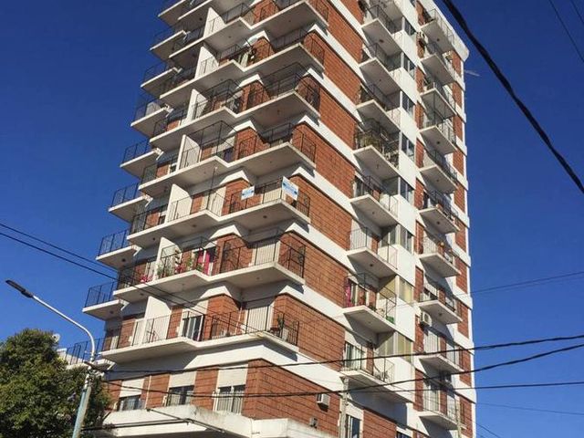 Departamento en venta, H. Yrigoyen 589 (4°C), edificio Torre, Escobar centro