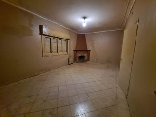 Casa en alquiler - 5 Dormitorios 2 Baños - Cochera - Pileta - 280Mts2 - Manuel B. Gonnet