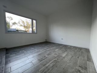 CASA EN VENTA DE DOS DORMITORIOS CON COCHERA -TIERRA DE SUEÑOS 2- ROLDAN.