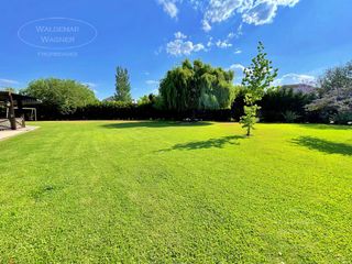 Foto 11 de Mansión con Enorme Jardín y Pileta Barrio Privado Septiembre - Maschwitz