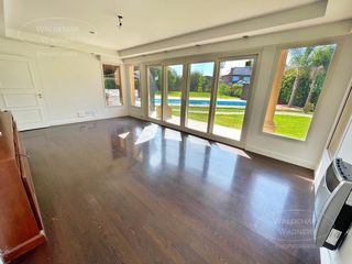 Foto 35 de Mansión con Enorme Jardín y Pileta Barrio Privado Septiembre - Maschwitz