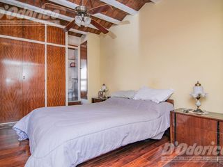 Casa  sobre lote propio en venta en  Flores