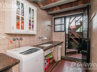 Casa  sobre lote propio en venta en  Flores