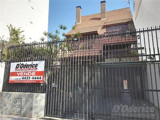 Casa  sobre lote propio en venta en  Flores